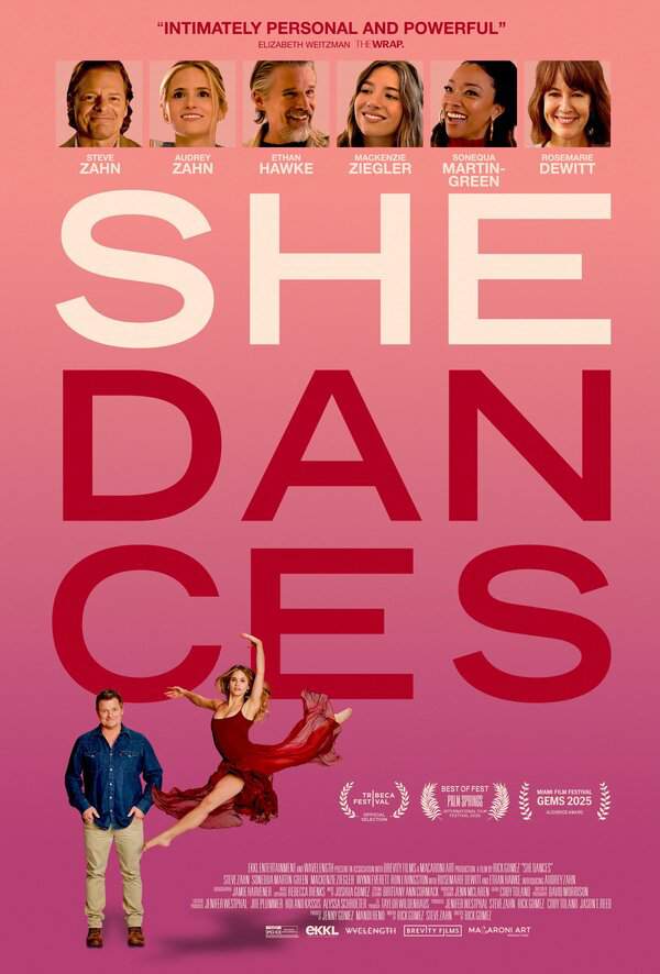 Она танцует